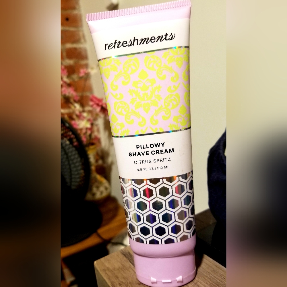 LUXURIOUS PILLOWY SHAVE CREAM